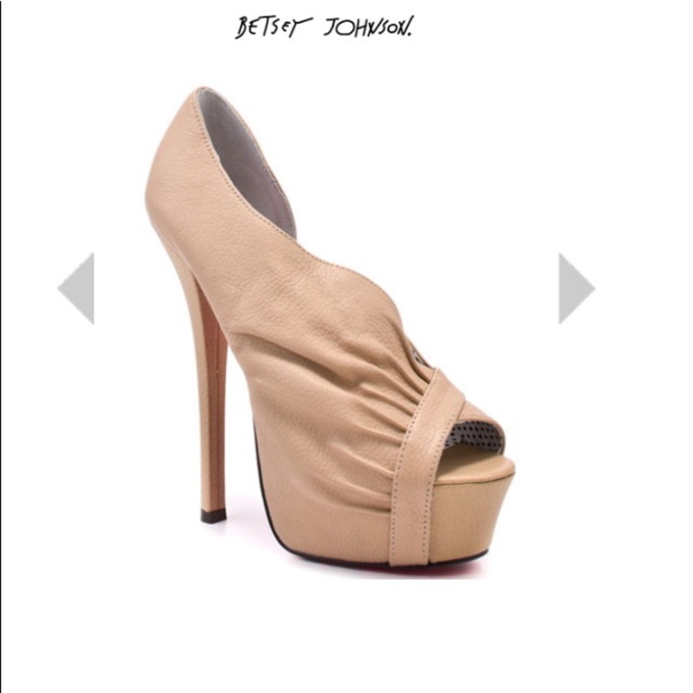 NWOB Carrla-Nude Leather High Heels